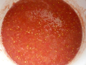 tomat-s-chesnokom-pertsem-i-pripravami